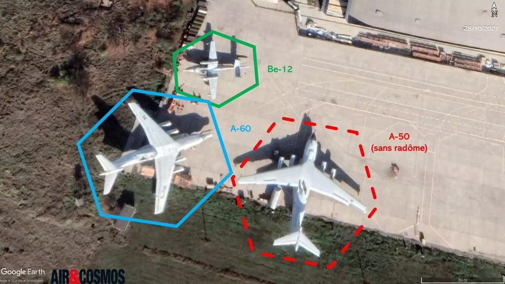 L'avion d'essai A-60 visible sur l'aéroport de Taganrog, en face des installations de Beriev à Taganrog (28 octobre 2021).
