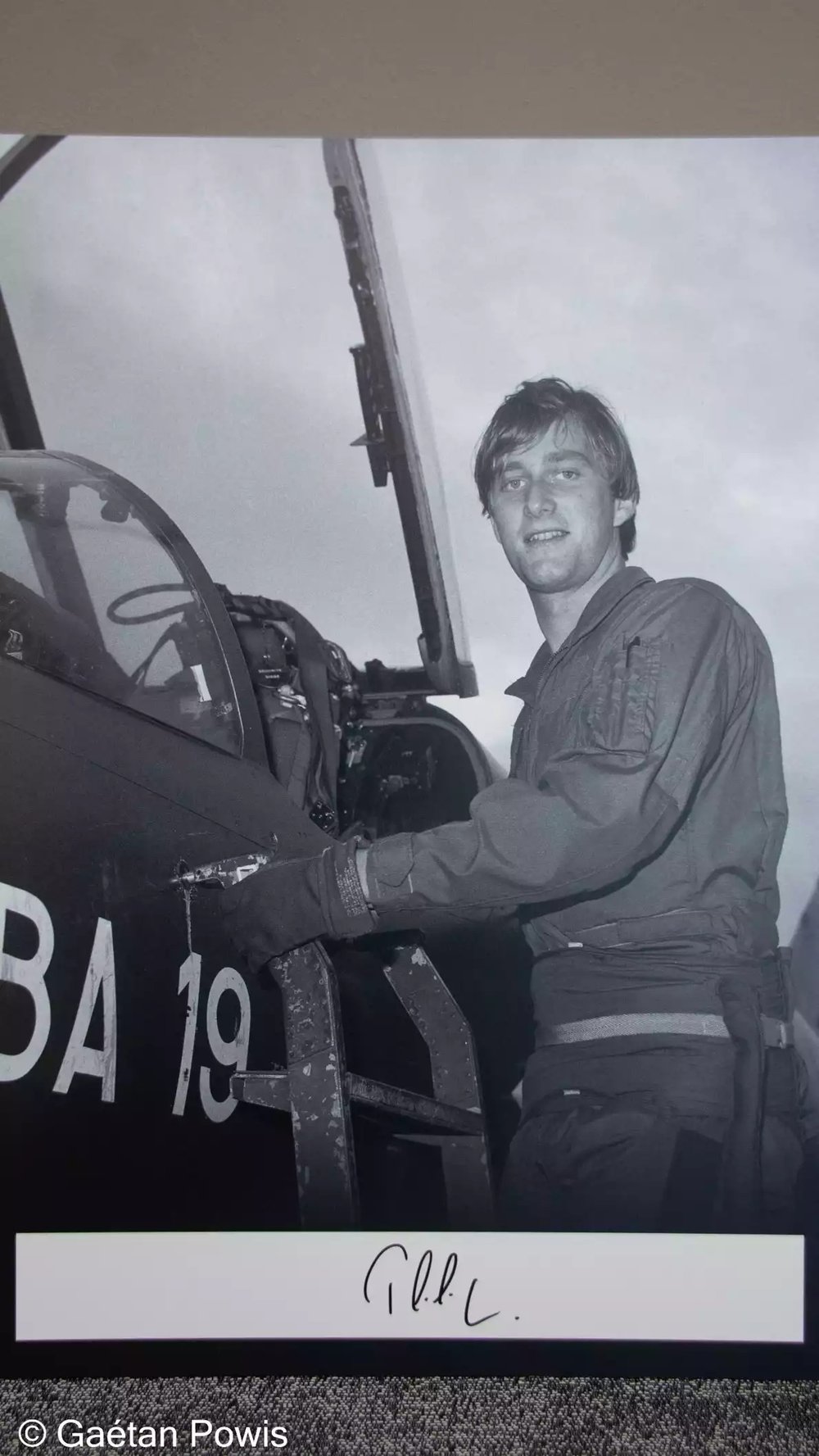 Photo dédicacée du roi Philippe (alors prince de Belgique) juste après son premier vol solo sur Mirage V.