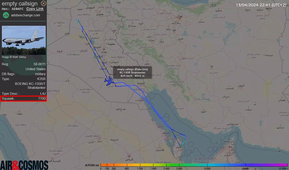 En début de soirée, un ravitailleur KC-135R de l'USAF patrouillait au nord-est de l'Irak. L'image montre le moment où le transpondeur a affiché 7700.