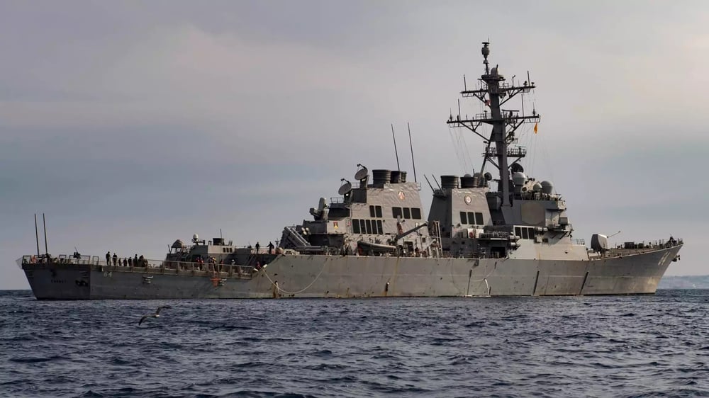 Vue tribord arrière du destroyer lance-missiles USS Carney (DDG-64) en mer Méditerranée (18 septembre 2018).