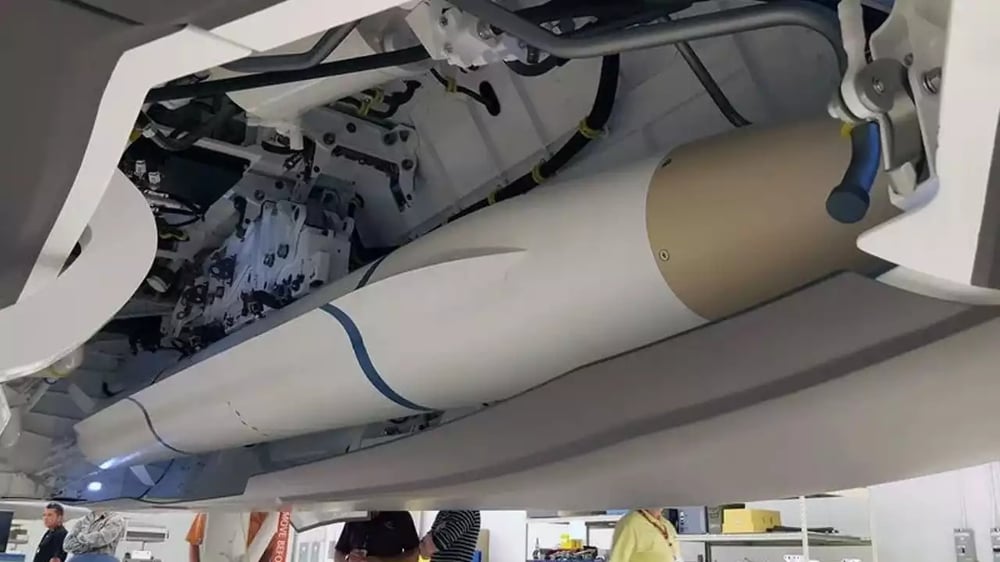 Missile anti-radar AARGM-ER dans la soute d'un F-35 Lightning II.