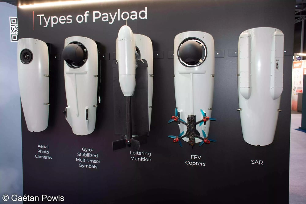 Quelques charges utiles du drone Raybird exposées sur le stand Skyeton durant le salon Eurosatory (17 juin 2024).