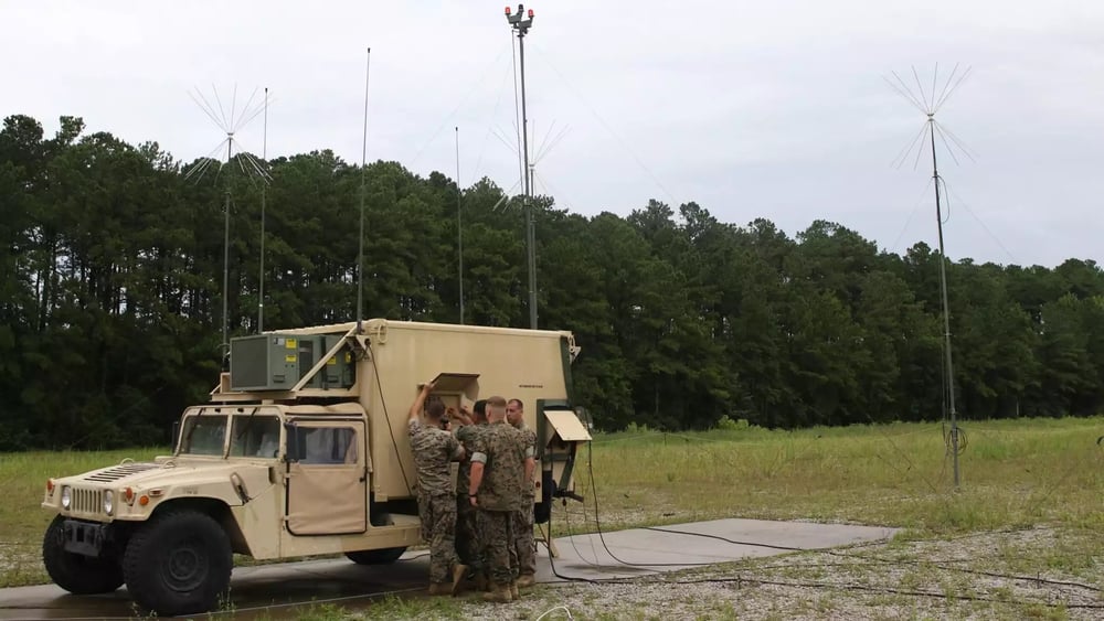 Poste de commandement de l'ATNAVICS de l'USMC déployé durant un exercice (17 juillet 2017).