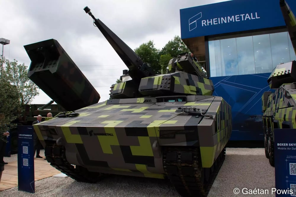 Véhicule blindé de combat d'infanterie Lynx équipé d'une tourelle Skyranger 30, elle-même équipée d'un lanceur Mistral 3.