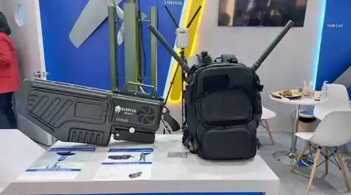 Le backpack et le fusil brouilleur de Kvertus au WDS2024