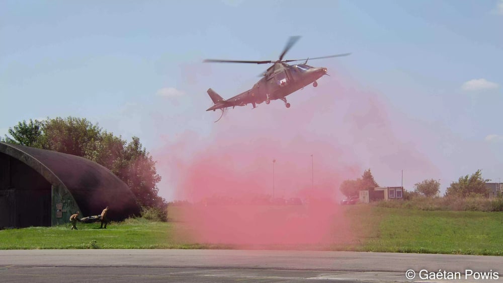 Atterrissage d’un A109 médicalisé belge lors d’une simulation CSAR.