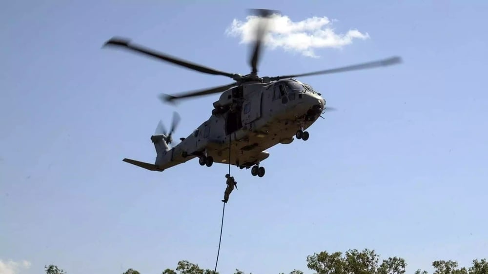 AW101 Merlin Mk4 de la Royal Navy déployant des Royal Marines lors d'un exercice en Australie (22 août 2024).