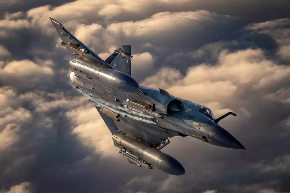 Mirage 2000-5F français équipé d'un missile MICA EM et d'un MICA IR.
