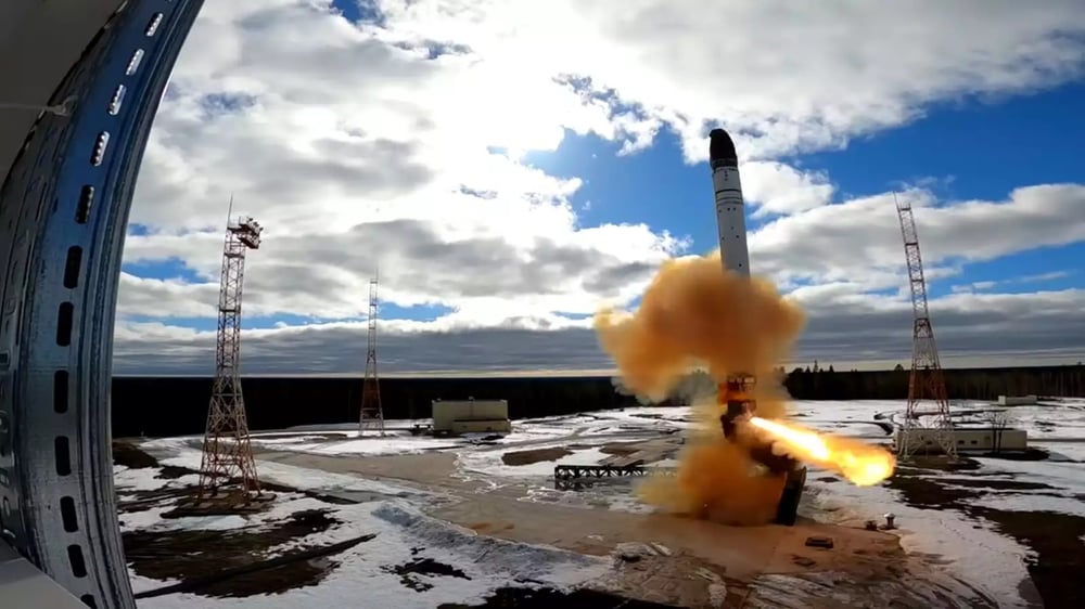 Tir d'essai d'un ICBM russe RS-28 Sarmat (SS-X-30) depuis l'un des pas de tir de Plesetsk (Russie)(20 avril 2022).