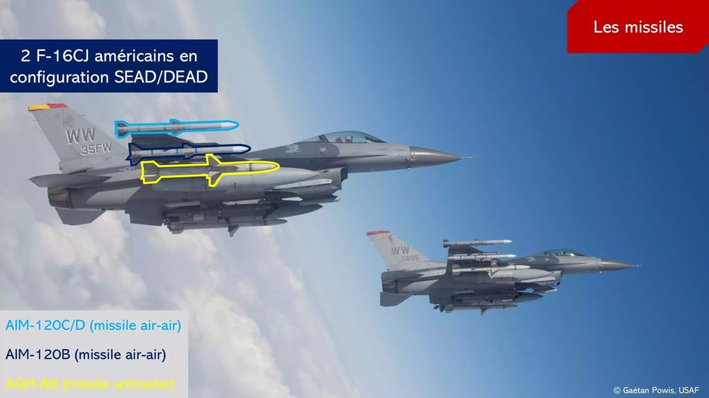 Identification des missiles air-air AMRAAM et antiradars HARM sur deux F-16CJ de l'US Air Force.