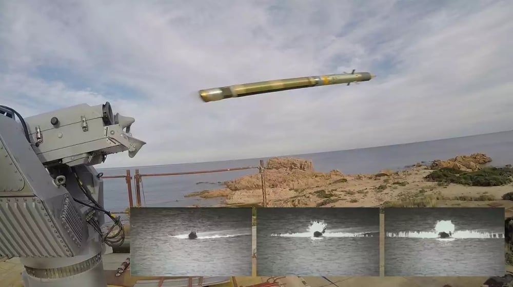 Cumul des images d'un essai réussi de destruction d'une embarcation rapide à l'aide d'un missile Mistral tiré depuis un SIMBAD-RC (9 janvier 2019).