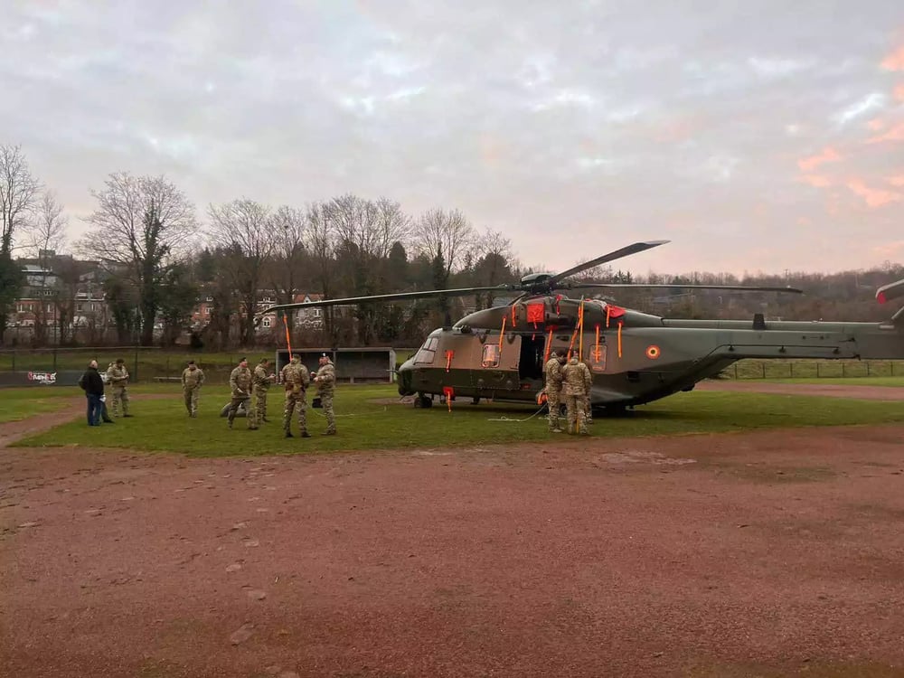 NH90 TTH belge sur un terrain de baseball après avoir coupé des câbles électriques le 14 janvier 2025 (15 janvier 2025).