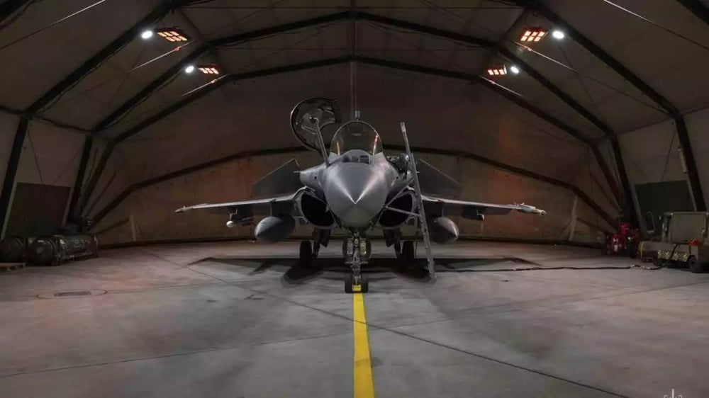Rafale B d'alerte en Lituanie équipé d'un missile air-air MICA IR en bout d'aile et MICA EM sous l'aile tribord (décembre 2024).