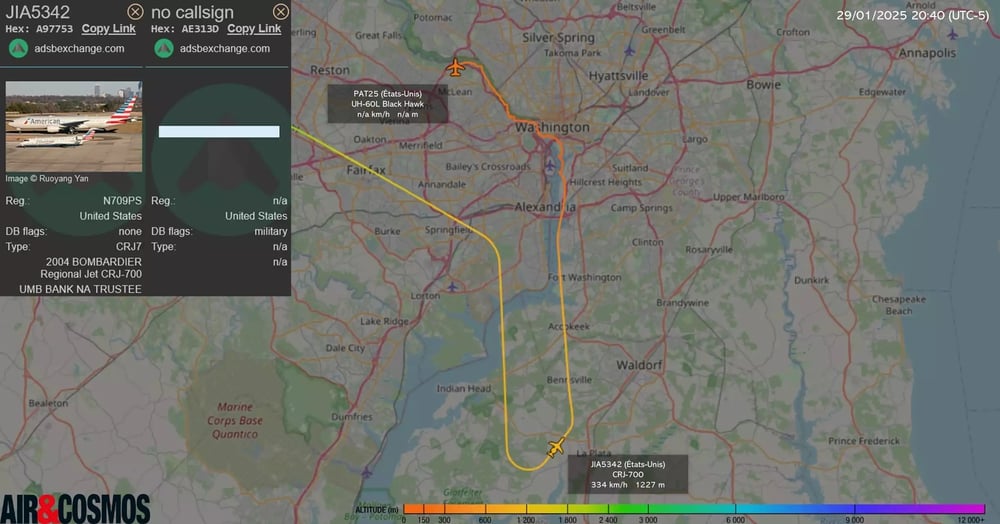 Au moment où le Black Hawk apparait en vol, le CRJ-700 est en train d'effectuer s'approcher de Washginton DC par le sud.