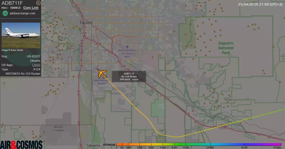 Atterrissage d'un avion de transport lourd An-124 Ruslan d'Antonov Airlines à Tucson (États-Unis) pour transporter des F-16 vers Rzeszów (Pologne)(25 avril 2025).