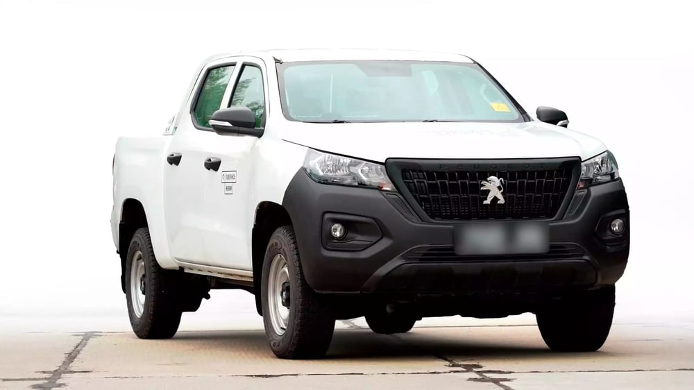 Voiture 4x4 Peugeot Landtreck de logistique légère au profit de l'unité mobile de maintenance des F-16AM ukrainiens.