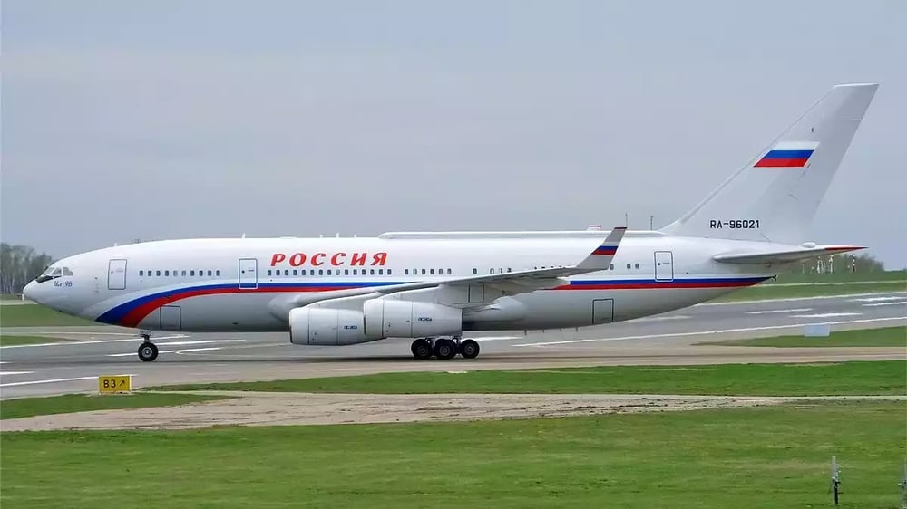 Un des avions de transport présidentiel russe Il-96-300PU sur l'aéroport international de Vnoukovo (Moscou, Russie)(2015).