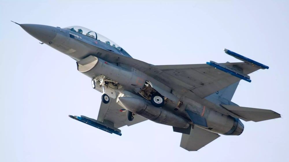 F-16BM Fighting Falcon hollandais en train de décoller pour une mission d'entrainement.