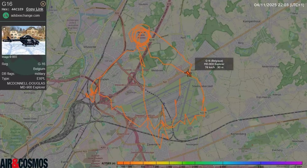 Après 27 minutes de patrouille anti-drone au-dessus de l'aéroport de Brussels Airport, retour à la base pour ce MD-900 Explorer de la Police Fédérale belge (4 novembre 2025).
