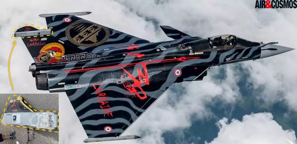 On voit clairement que c'est bien le SPECTRA du Rafale "Rogue Spartan". Par ailleurs, dans le tweet de cet article, on reconnait également sa livrée spéciale et son réservoir rouge.
