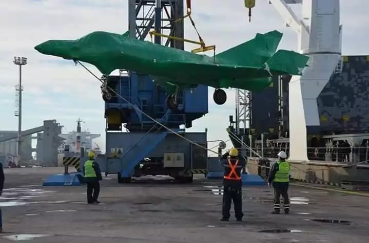 Arrivée des SEM en Argentine après une traversée de l'océan Atlantique par voie maritime.