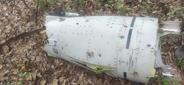 Moteur du missile abattu.