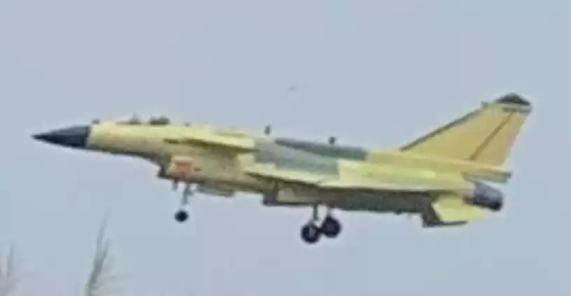 L'une des photographies du supposé nouveau variant du J-10.