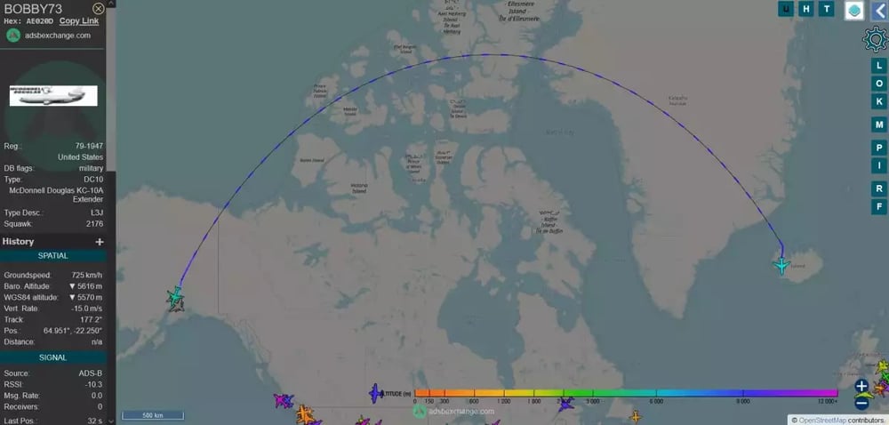 Le KC-10A Extender est probablement utilisé pour le ravitaillement en vol du second groupe de F-22, celui-ci ayant également décollé depuis la base aérienne d'Elmendorf.