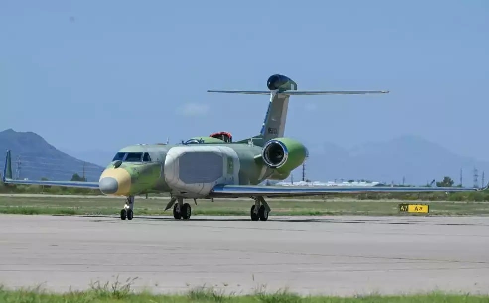 Première image de l'EC-37B Compass Call II.