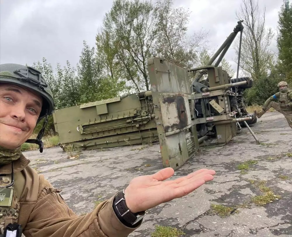Radar ST-68 version 36D6/6UF6 capturé par les Ukrainiens alors qu'il se trouve sur le flanc.
