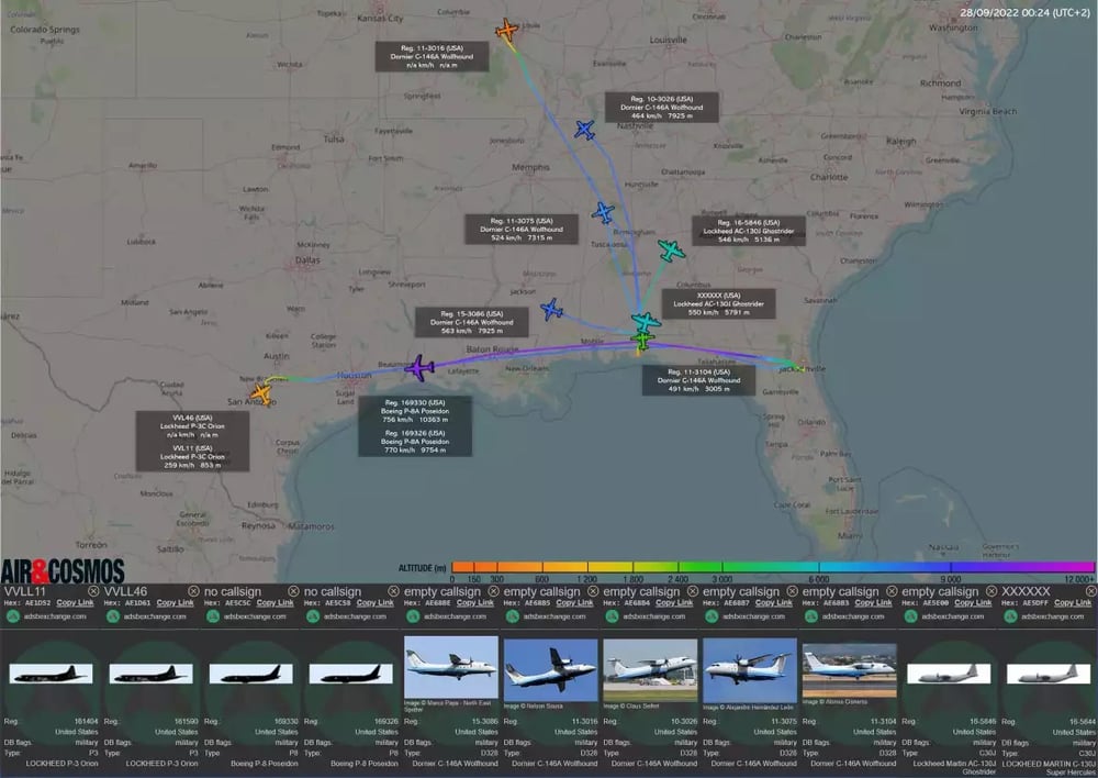 En prévision de l'ouraga, certaines bases militaires ont été évacuées entièrement ou partiellement pas leurs appareils, comme c'était le cas pour les bases de l'Aéronavale de Jacksonville et de Pensacola.