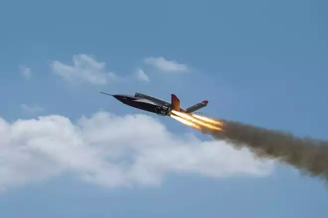 Décollage sans piste d'un drone autonome XQ-58A Block 2 depuis le Yuma Proving Ground.