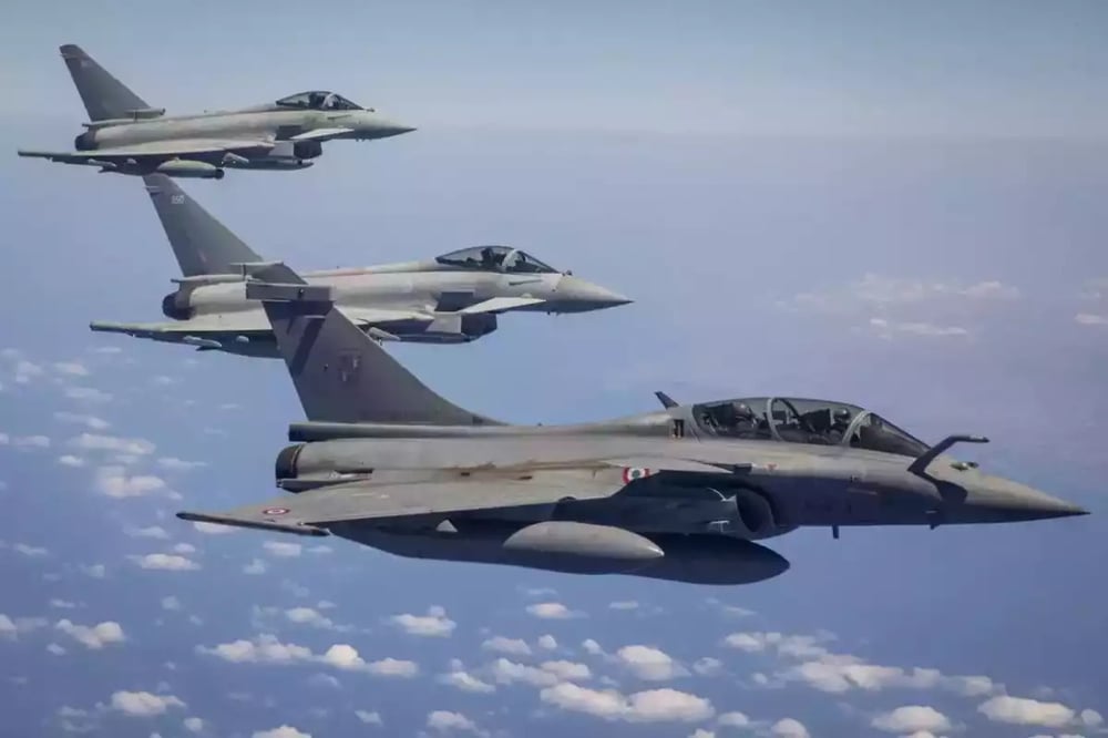 Rafale Eurofighter.jpg