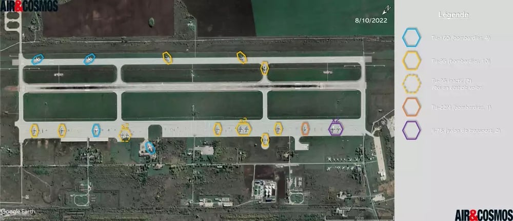 Image satellite du 8 octobre 2022 de la base aérienne russe d'Engels-2. En zoomant sur Google Earth, il est possible de confirmer que deux Tu-95 ne sont pas en état de vol.