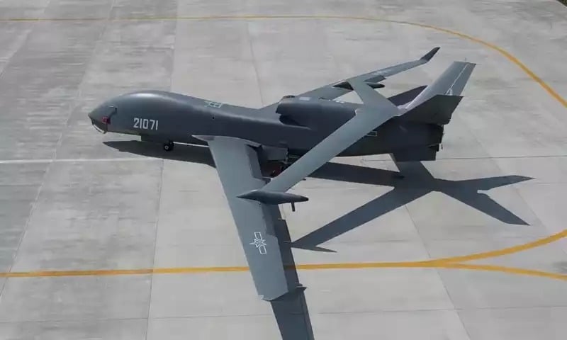 Présentation d'un WZ-7 Soaring Dragon par les Forces armées chinoises.