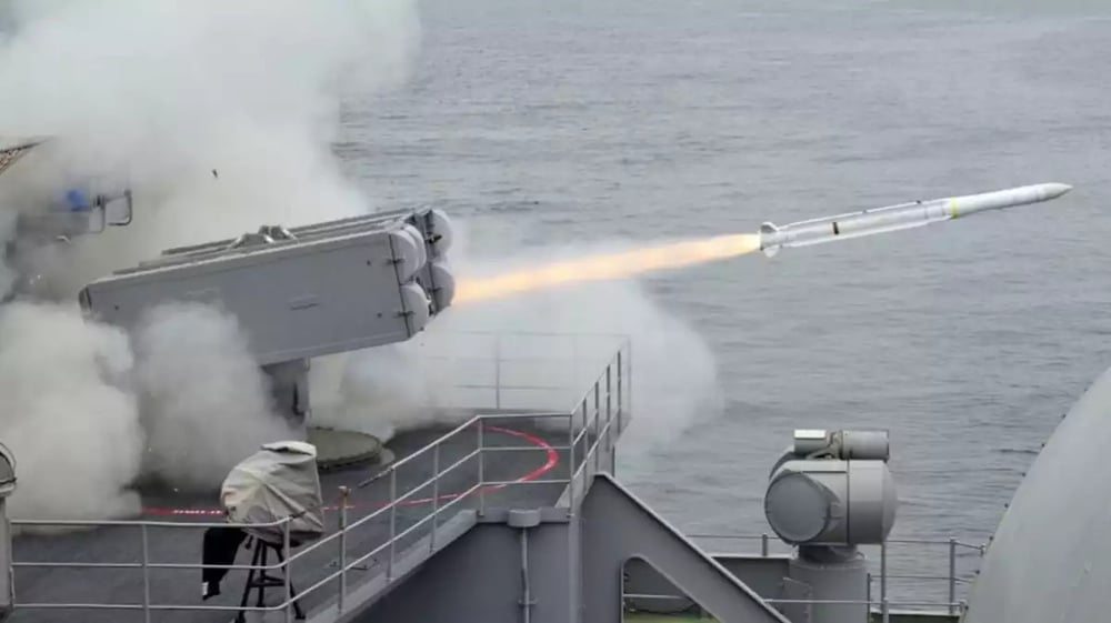 Tir d'un ESSM depuis le porte-avions USS Carl Vinson (CVN-70, classe Nimitz).