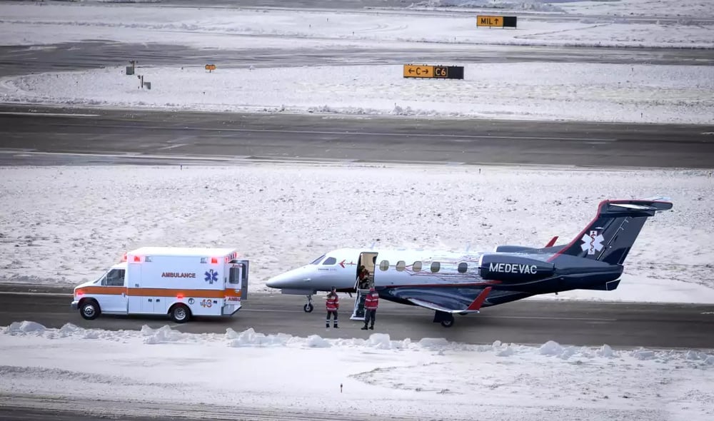 Phenom-300MED-Runway-1-2100x1239-b6c267ef-896f-476b-b700-19c7f174b24a.jpg