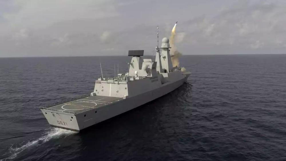 Tir d'un missile antiaérien longue portée Aster 30 depuis la frégate de défense aérienne Chevalier Paul (classe Horizon, D621).
