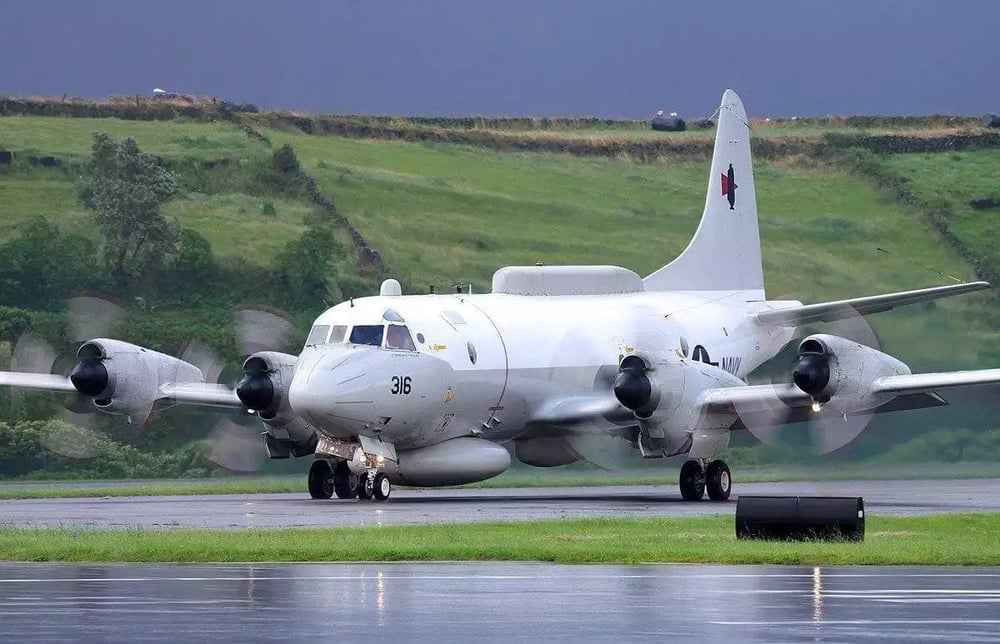 EP-3E Aries II de reconnaissance électromagnétique.