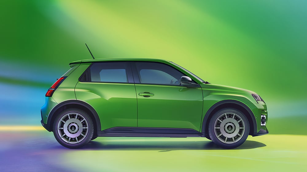 Les chiffres l’attestent, la nouvelle Renault 5 est numéro 1 des ventes de voitures électriques avec 20 000 exemplaires vendues depuis le début de l’année en France.