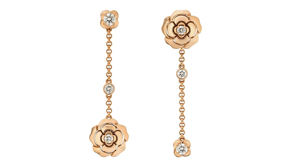Chanel - Boucles d'oreilles asymétriques transformables Extrait de Camélia en or rose 18 carats et diamants.