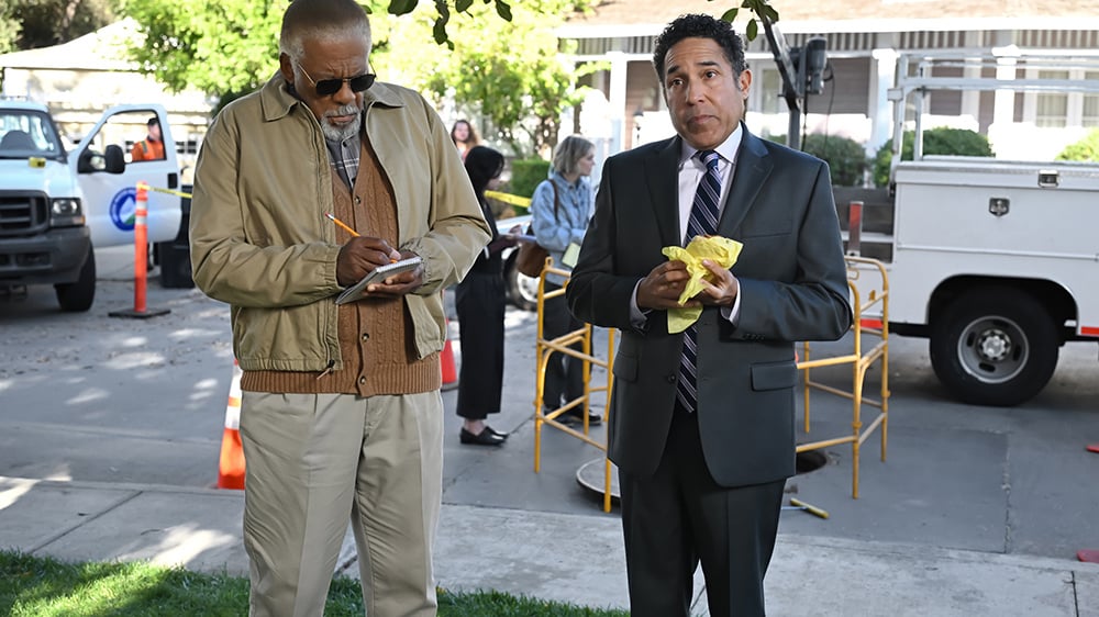 « The paper ». (De gauche à droite) Duane Shepard Sr. (Barry), Oscar Nunez (Oscar) dans l'épisode 108.