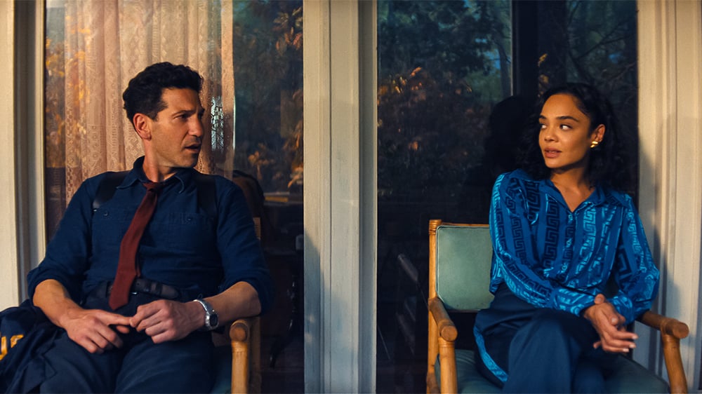 Jon Bernthal dans le rôle du détective Jack Harper et Tessa Thompson dans celui d'Anna.