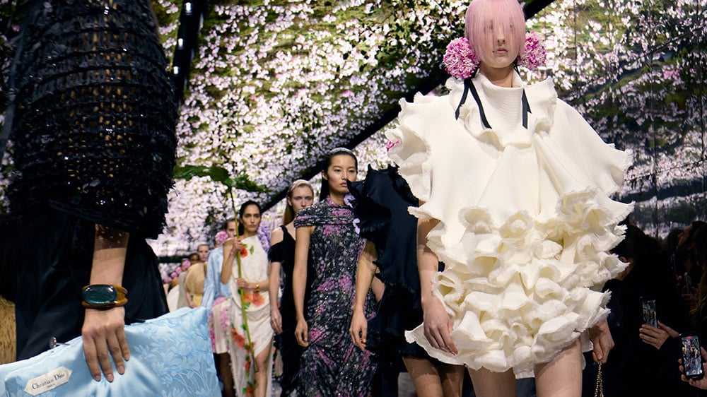Jonathan Anderson signe son premier défilé haute couture femme pour Dior, lors de la Fashion-week parisienne, le 26 janvier 2026.