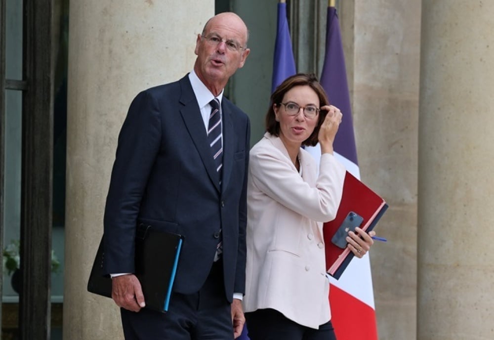 L’ex-ministre de l’Économie Eric Lombard et la ministre des Comptes publics sur le départ pour la Cour des comptes Amélie de Montchalin.