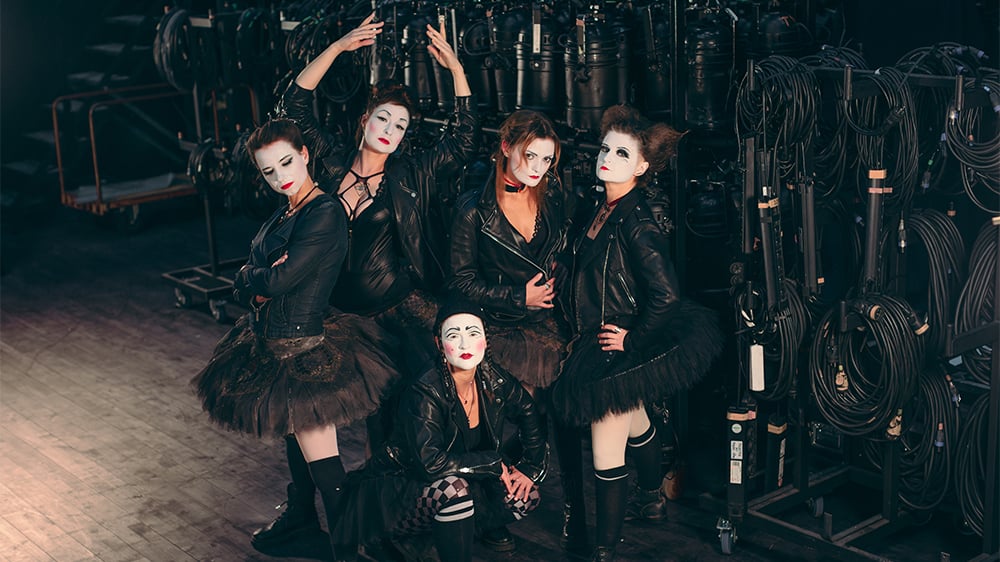 Dakh Daughters est un groupe musical et théâtral ukrainien, originaire de Kiev.
