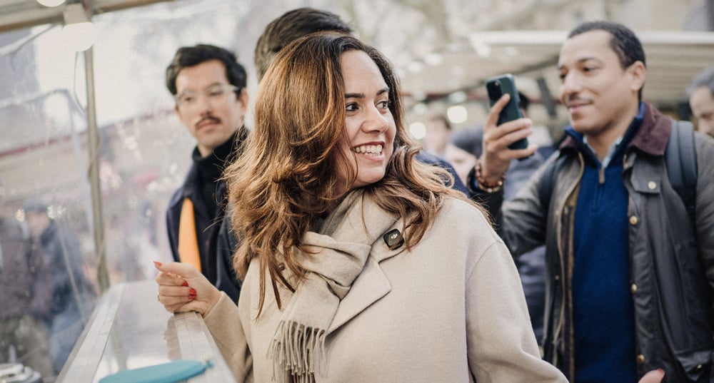 Sarah Knafo à Paris lors de sa campagne pour les municipales, le 12 février 2026.