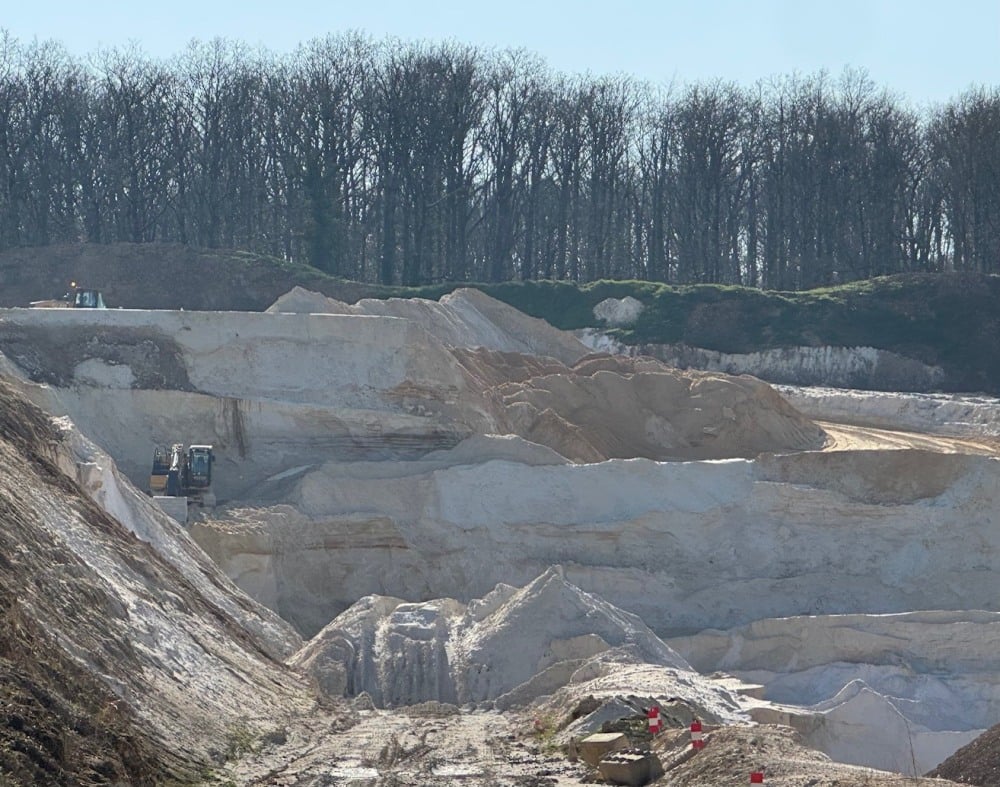 La sablière de Hanches, récemment acquise par le groupe Carrières de l’Ouest