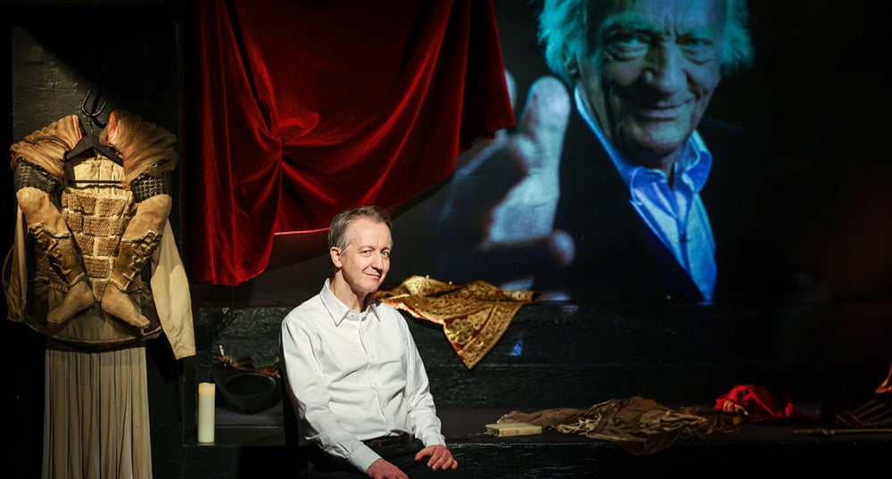 « Une histoire du théâtre » de Philippe Tesson, racontée par Christophe Barbier.