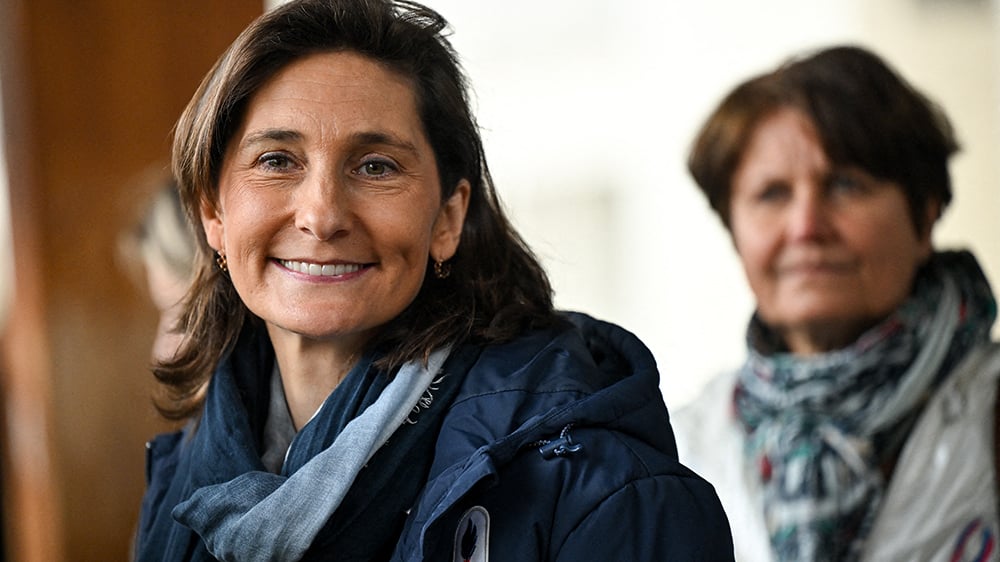 Amélie Oudea-Castera, présidente du CNOSF, lors du lancement de la Semaine olympique et paralympique 2026 à l'école Victor Schoelcher de Lyon le 30 mars 2026.